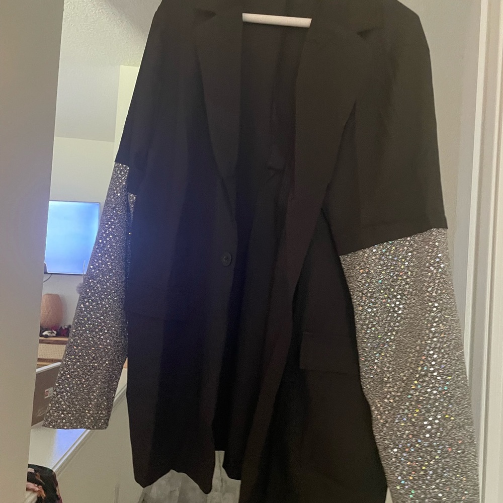 Black polyester blazer with one button